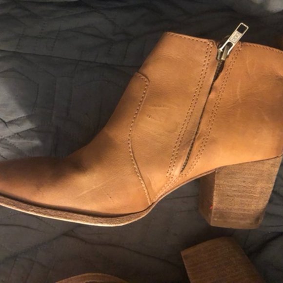 Madewell Block Heel Boot - Picture 4 of 5